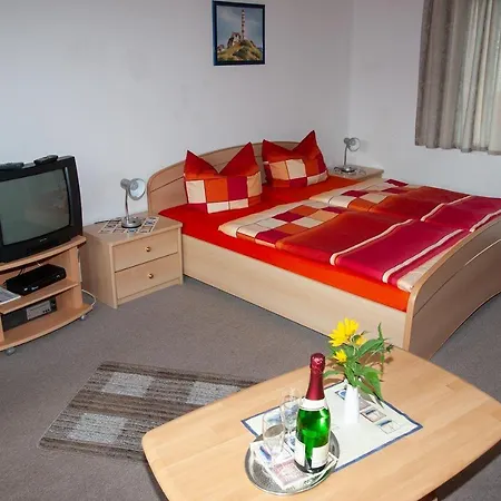 Doppelzimmer-mit-gemeinschaftsbad-fuer-2-personen-auf-ruegen-h3zi4 * Rappin
